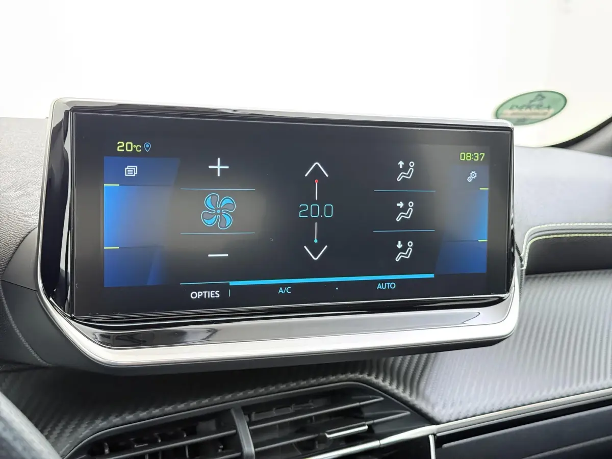GT 136pk 50 kWh | Accu 95% | Navigatie | Panorama dak | Automatische airco | Camera achter | Parkeersensoren | 3D i-Cockpit | Lichtmetalen velgen | Full LED koplampen | Apple Carplay en Andr