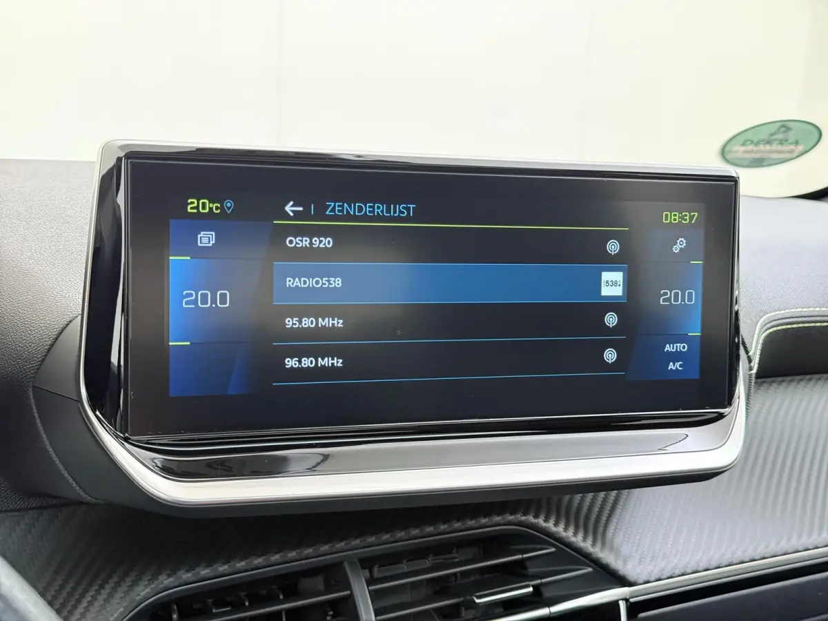GT 136pk 50 kWh | Accu 95% | Navigatie | Panorama dak | Automatische airco | Camera achter | Parkeersensoren | 3D i-Cockpit | Lichtmetalen velgen | Full LED koplampen | Apple Carplay en Andr