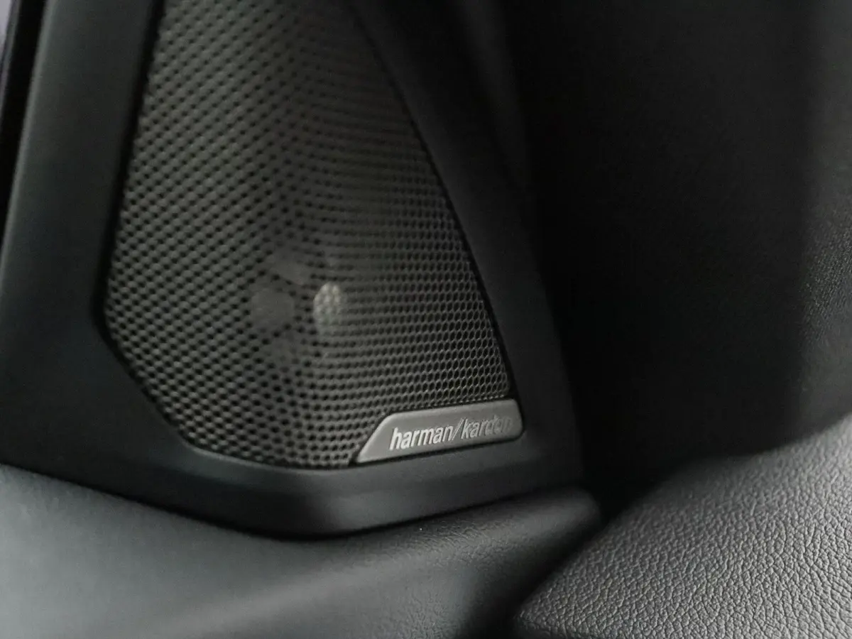 230i M Sportpakket Pro | Innovation Pack | Premium Pack | Comfort Access | Schuifdak | Elektrisch Verstelbare Sportstoelen | Active Cruise Control | Harman Kardon