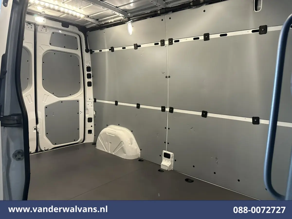 211 CDI 115pk L2H2 Euro6 Airco | Camera | Trekhaak Bijrijdersbank