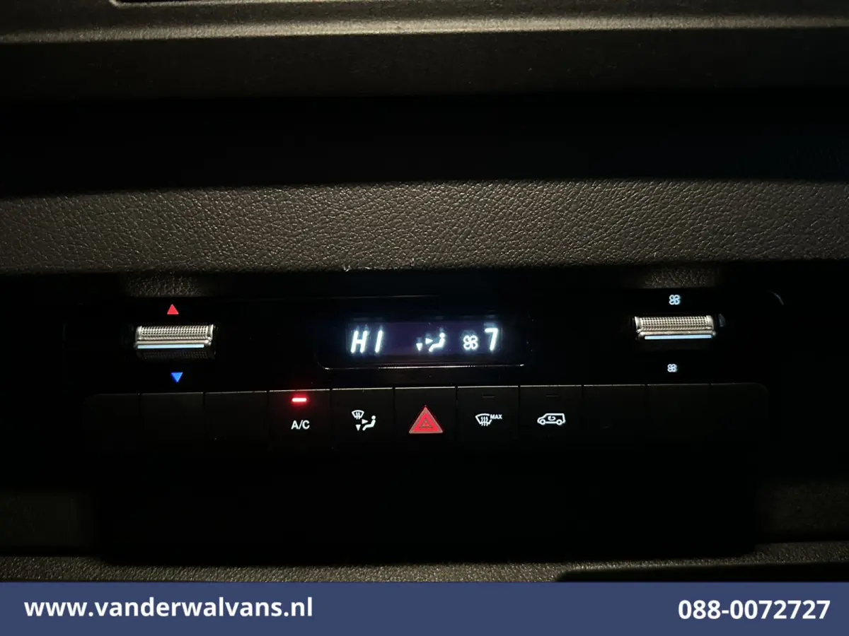 211 CDI 115pk L2H2 Euro6 Airco | Camera | Trekhaak Bijrijdersbank