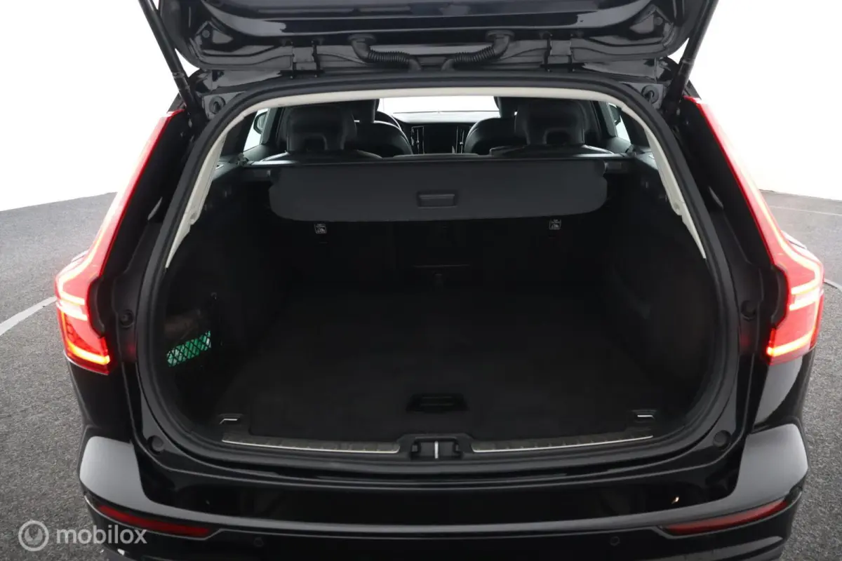2.0 T5 Momentum | Trekhaak | Parkeersensoren Achter | Cruise Control|Climate Control Navigatie