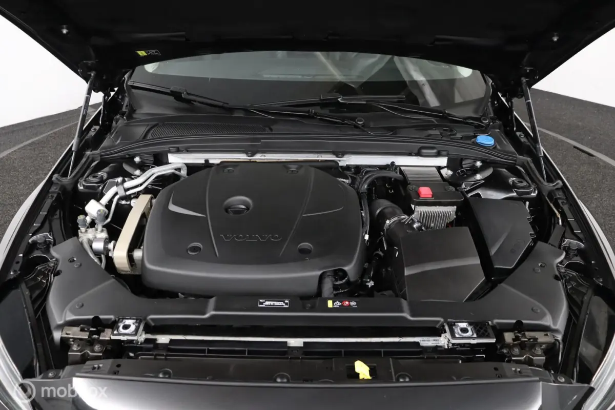 2.0 T5 Momentum | Trekhaak | Parkeersensoren Achter | Cruise Control|Climate Control Navigatie