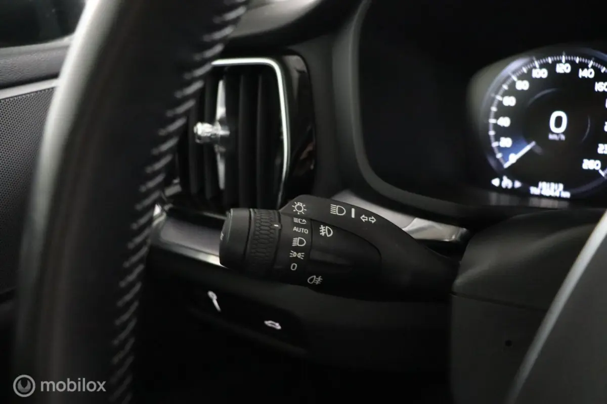 2.0 T5 Momentum | Trekhaak | Parkeersensoren Achter | Cruise Control|Climate Control Navigatie