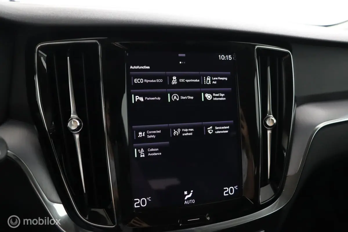 2.0 T5 Momentum | Trekhaak | Parkeersensoren Achter | Cruise Control|Climate Control Navigatie