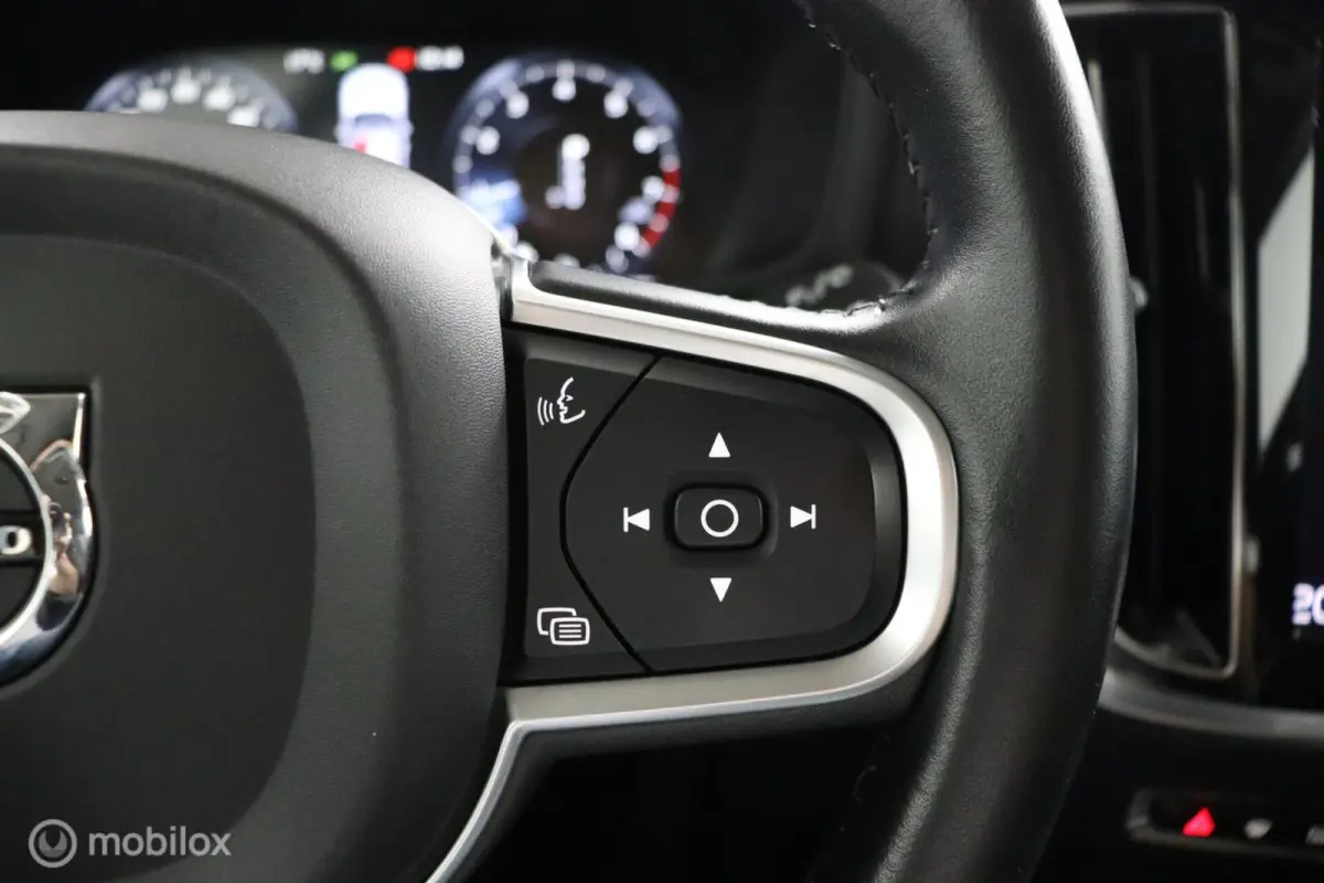2.0 T5 Momentum | Trekhaak | Parkeersensoren Achter | Cruise Control|Climate Control Navigatie