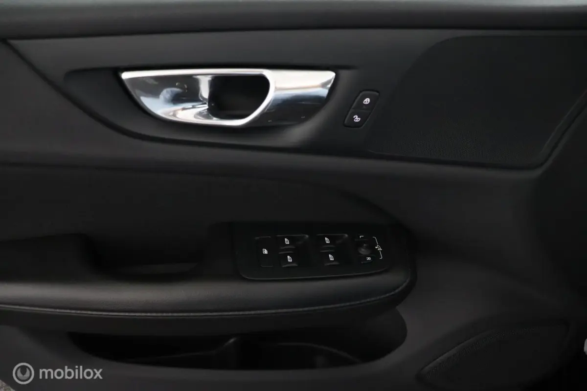 2.0 T5 Momentum | Trekhaak | Parkeersensoren Achter | Cruise Control|Climate Control Navigatie