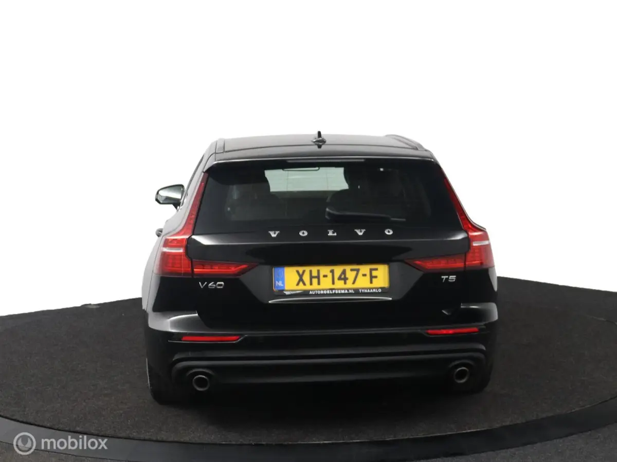 2.0 T5 Momentum | Trekhaak | Parkeersensoren Achter | Cruise Control|Climate Control Navigatie