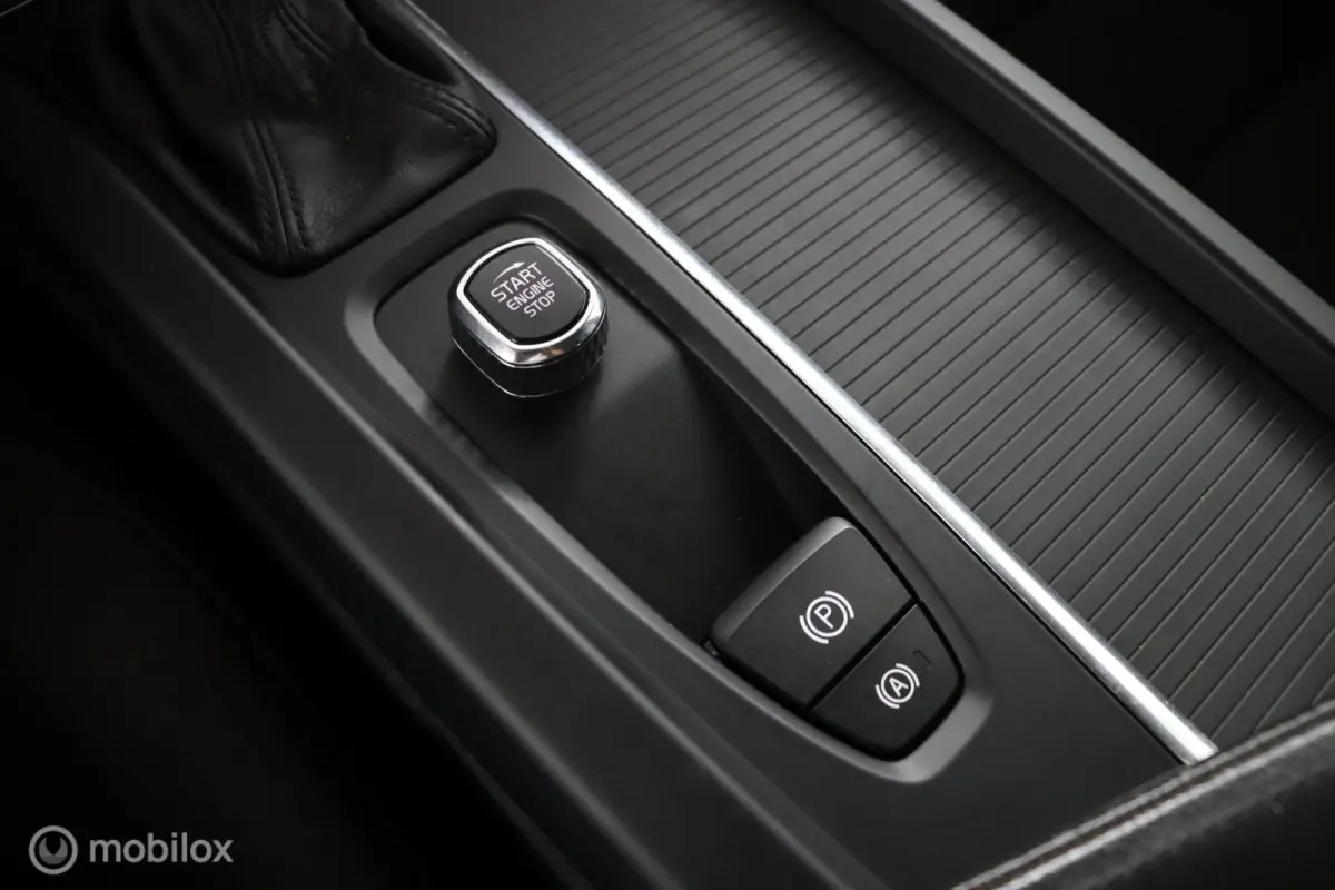 2.0 T5 Momentum | Trekhaak | Parkeersensoren Achter | Cruise Control|Climate Control Navigatie