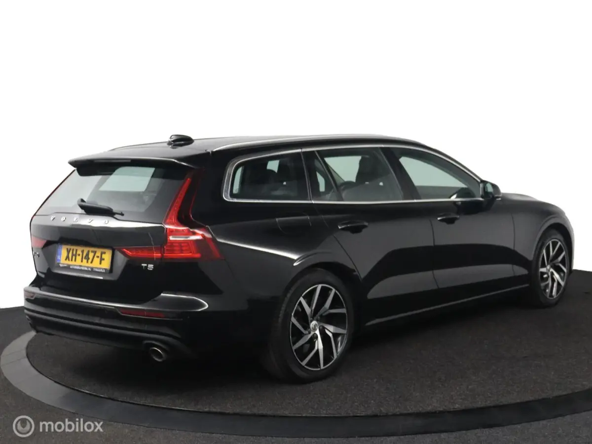 2.0 T5 Momentum | Trekhaak | Parkeersensoren Achter | Cruise Control|Climate Control Navigatie