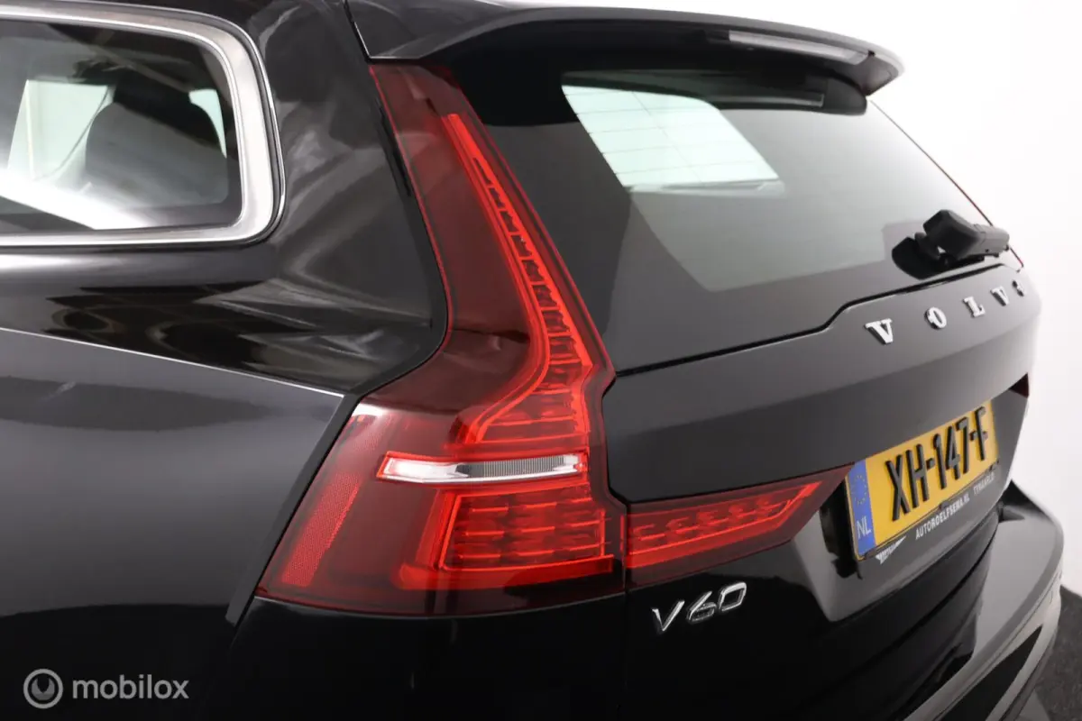 2.0 T5 Momentum | Trekhaak | Parkeersensoren Achter | Cruise Control|Climate Control Navigatie