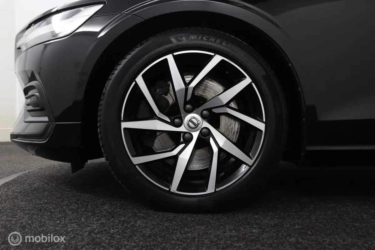 2.0 T5 Momentum | Trekhaak | Parkeersensoren Achter | Cruise Control|Climate Control Navigatie