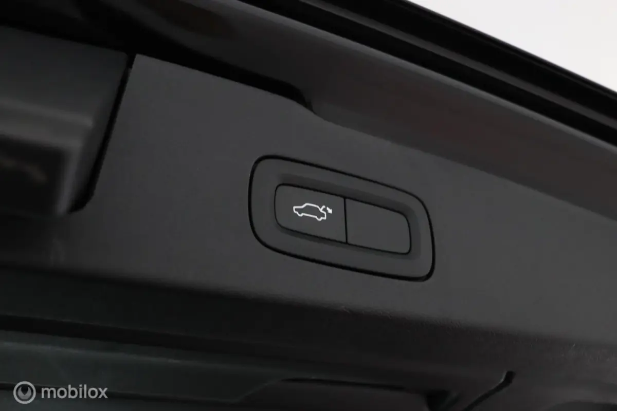 2.0 T5 Momentum | Trekhaak | Parkeersensoren Achter | Cruise Control|Climate Control Navigatie