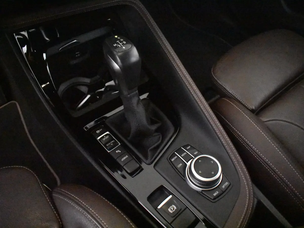 xDrive25e High Executive l Slechts 41 dkm! l Leder l Stoelverwarming l Elekt. Klep l Full Map Navigatie l Parkeersensoren l BMW Full LED l