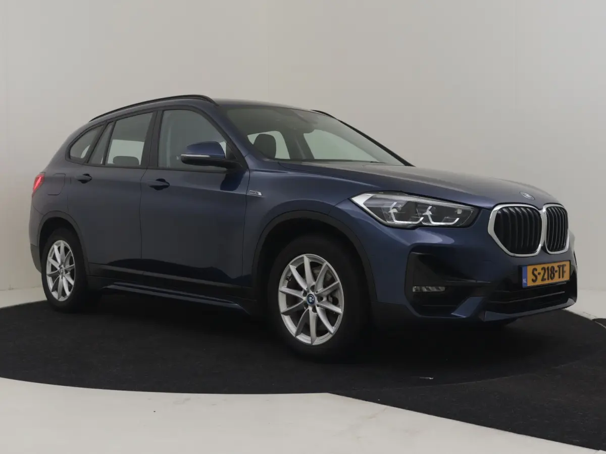 xDrive25e High Executive l Slechts 41 dkm! l Leder l Stoelverwarming l Elekt. Klep l Full Map Navigatie l Parkeersensoren l BMW Full LED l