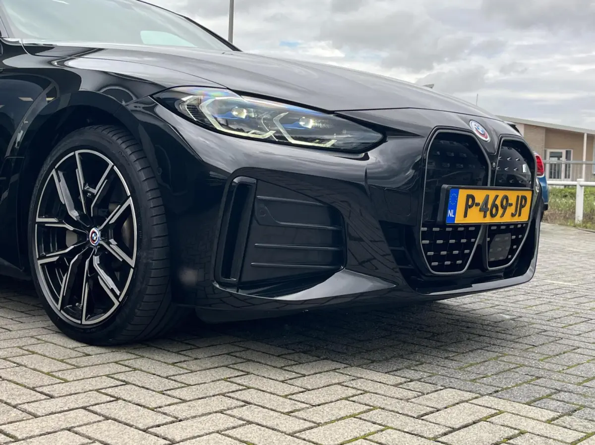 eDrive40 M-SPORT 84 kWh SOH95% LASER+PANO+ACC+H&K+TRE