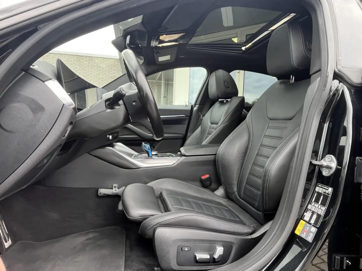 eDrive40 M-SPORT 84 kWh SOH95% LASER+PANO+ACC+H&K+TRE