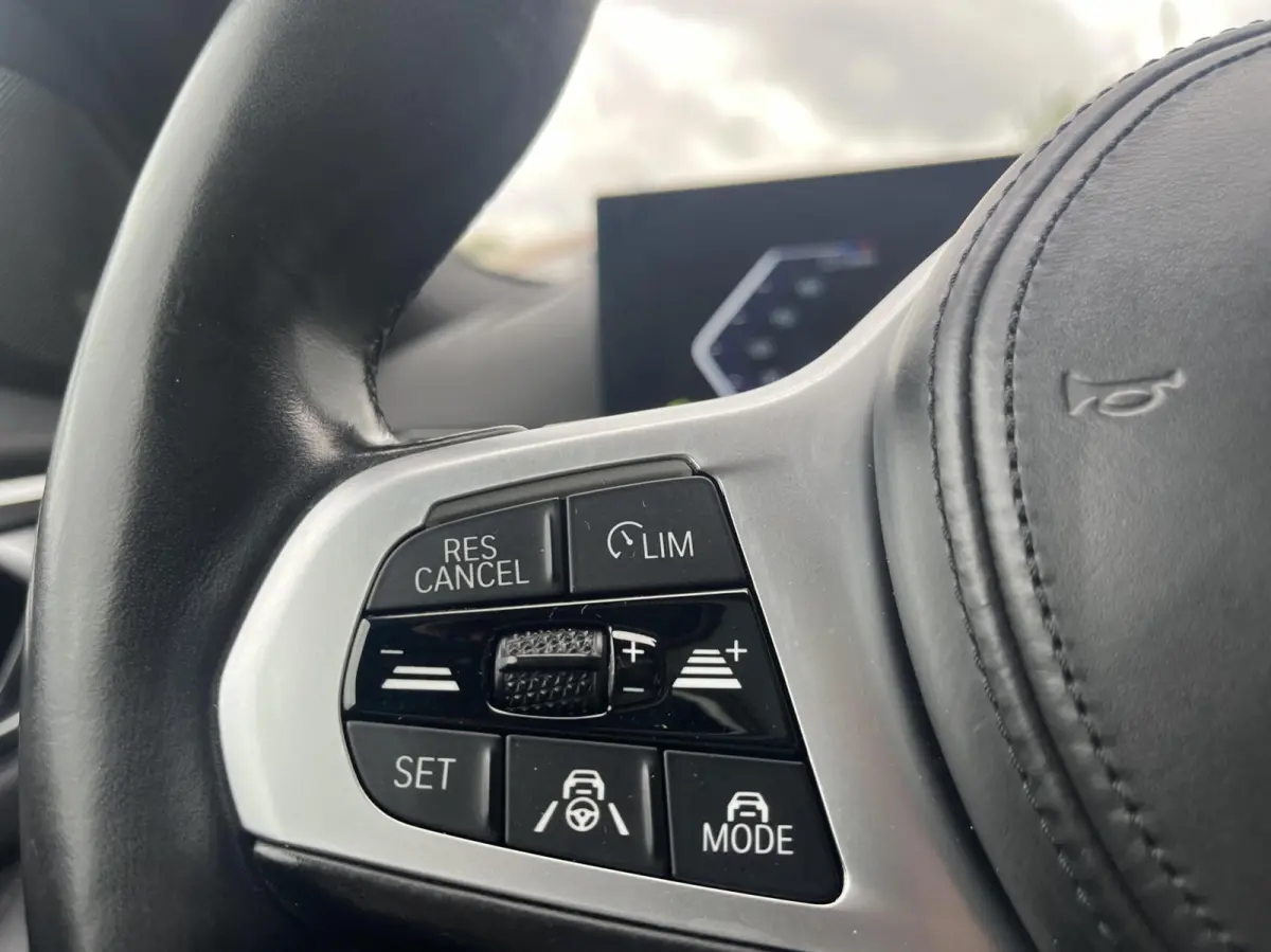 eDrive40 M-SPORT 84 kWh SOH95% LASER+PANO+ACC+H&K+TRE