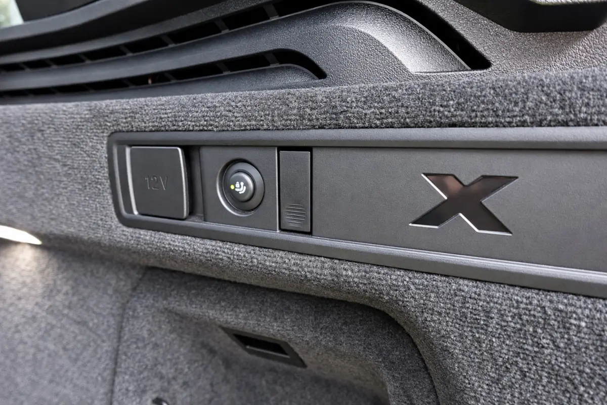 XDrive50e PANO SKYLOUNGE FROZEN GREY VOL