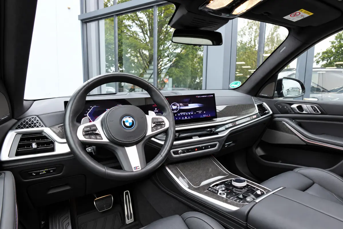 XDrive50e PANO SKYLOUNGE FROZEN GREY VOL