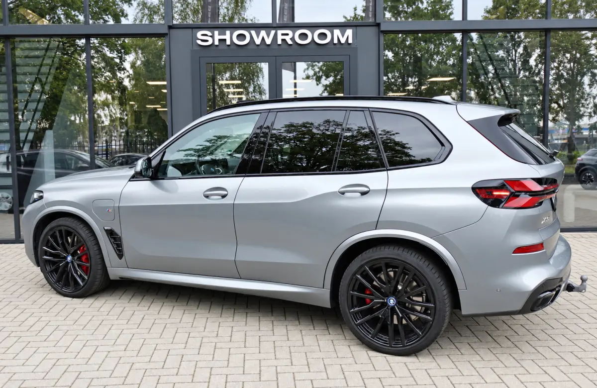 XDrive50e PANO SKYLOUNGE FROZEN GREY VOL