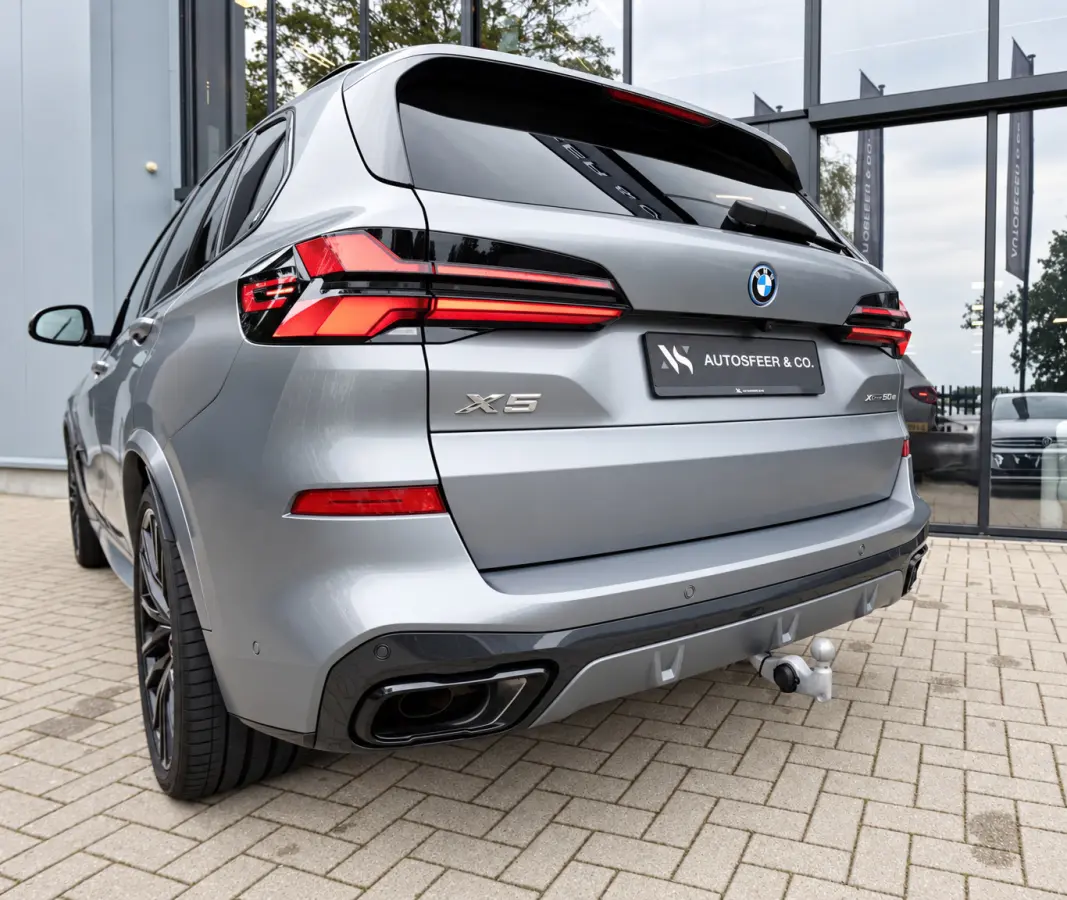 XDrive50e PANO SKYLOUNGE FROZEN GREY VOL