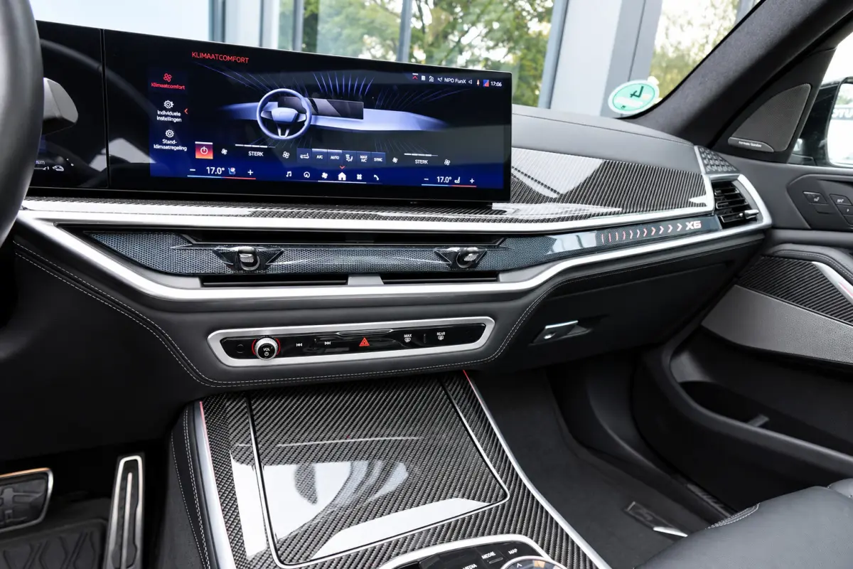 XDrive50e PANO SKYLOUNGE FROZEN GREY VOL