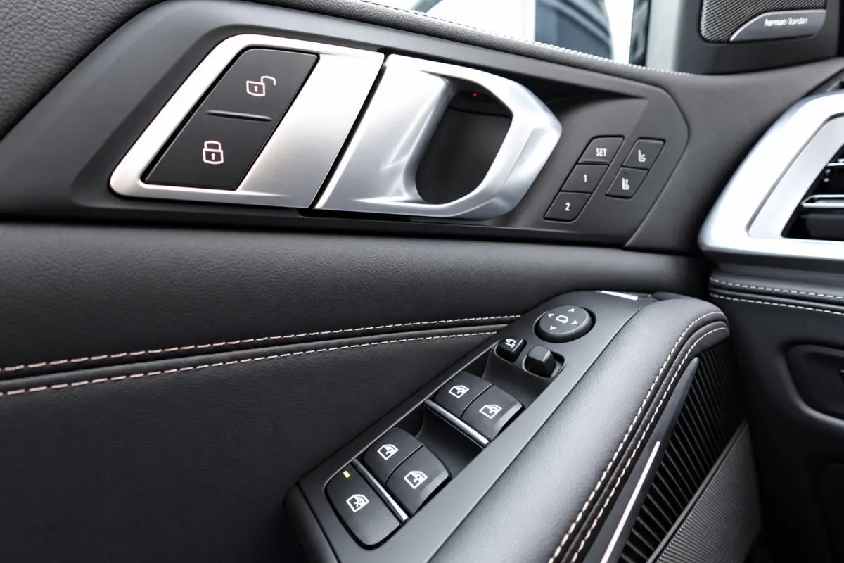 XDrive50e PANO SKYLOUNGE FROZEN GREY VOL