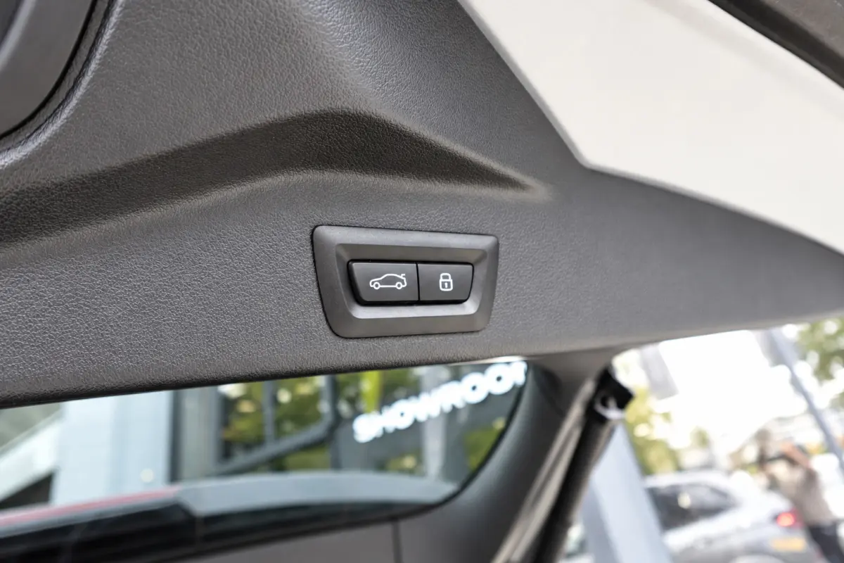 XDrive50e PANO SKYLOUNGE FROZEN GREY VOL