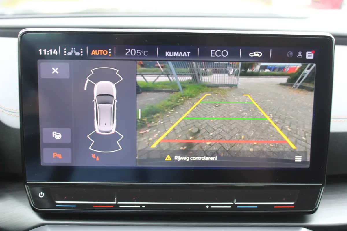 1.4 TSI e-Hybrid Essential l Adaptieve Cruise Control l PDC l Achteruitrijcamera l Stuur- en Stoelverwarming l Keyless l Navi l Clima l Apple Carplay/ Android Auto