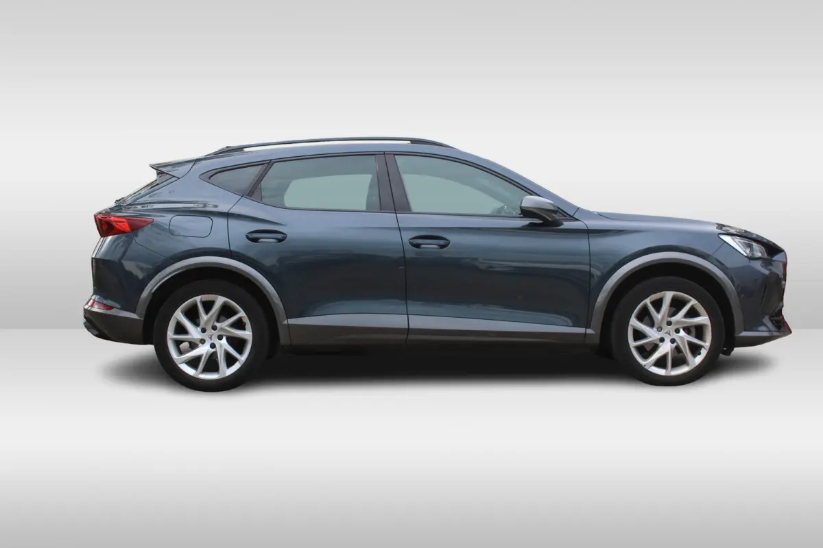 1.4 TSI e-Hybrid Essential l Adaptieve Cruise Control l PDC l Achteruitrijcamera l Stuur- en Stoelverwarming l Keyless l Navi l Clima l Apple Carplay/ Android Auto