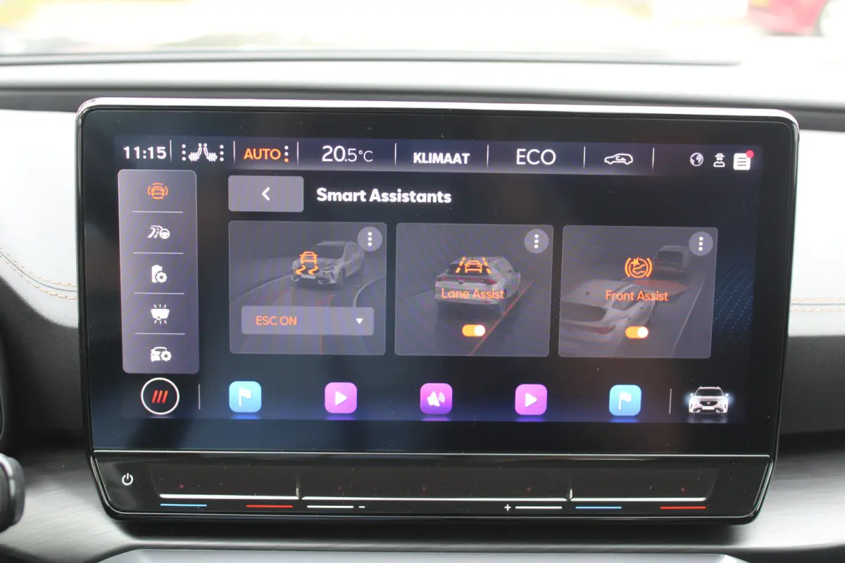 1.4 TSI e-Hybrid Essential l Adaptieve Cruise Control l PDC l Achteruitrijcamera l Stuur- en Stoelverwarming l Keyless l Navi l Clima l Apple Carplay/ Android Auto