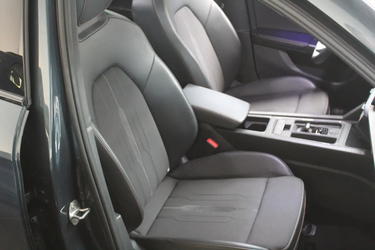 1.4 TSI e-Hybrid Essential l Adaptieve Cruise Control l PDC l Achteruitrijcamera l Stuur- en Stoelverwarming l Keyless l Navi l Clima l Apple Carplay/ Android Auto
