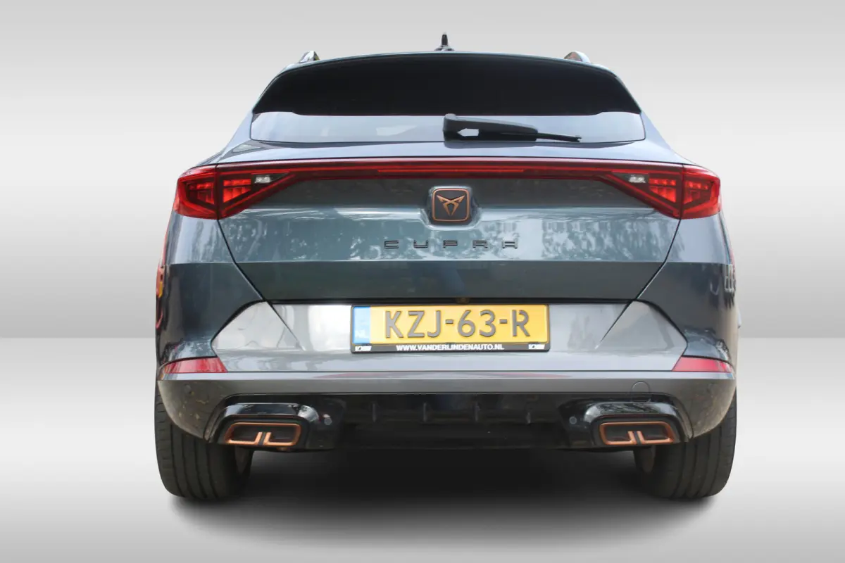 1.4 TSI e-Hybrid Essential l Adaptieve Cruise Control l PDC l Achteruitrijcamera l Stuur- en Stoelverwarming l Keyless l Navi l Clima l Apple Carplay/ Android Auto
