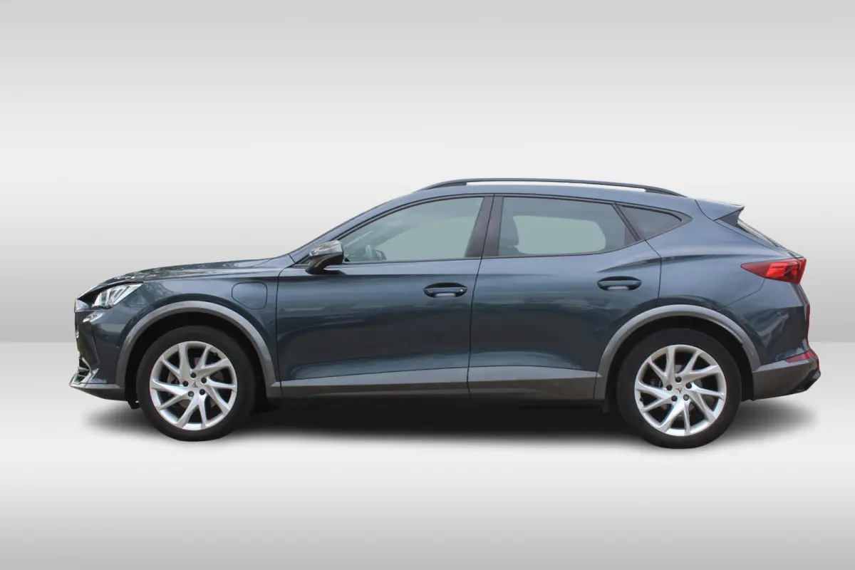 1.4 TSI e-Hybrid Essential l Adaptieve Cruise Control l PDC l Achteruitrijcamera l Stuur- en Stoelverwarming l Keyless l Navi l Clima l Apple Carplay/ Android Auto