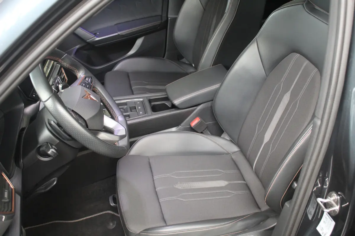 1.4 TSI e-Hybrid Essential l Adaptieve Cruise Control l PDC l Achteruitrijcamera l Stuur- en Stoelverwarming l Keyless l Navi l Clima l Apple Carplay/ Android Auto