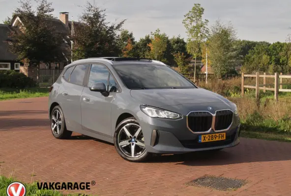 225e xDrive | Panoramadak | Harman Kardon | Camera| Sfeerverlichting | NL-Auto |