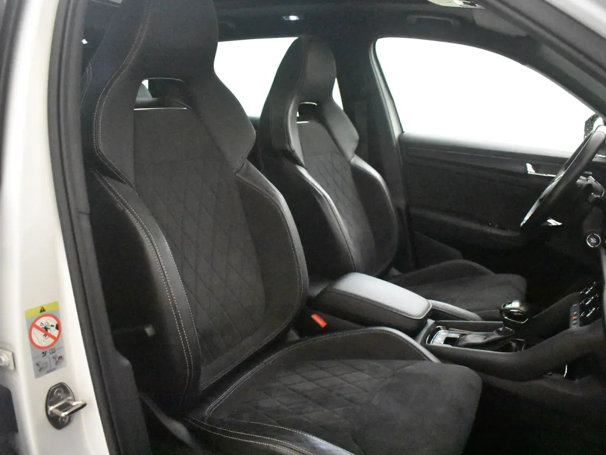 1.5 TSI Sportline Business 7p. l Canton Sound l Elekt. Stoel incl Memory l Side Assist l Elektr. Klep l Panoramadak l Alcantara l Navigatie l