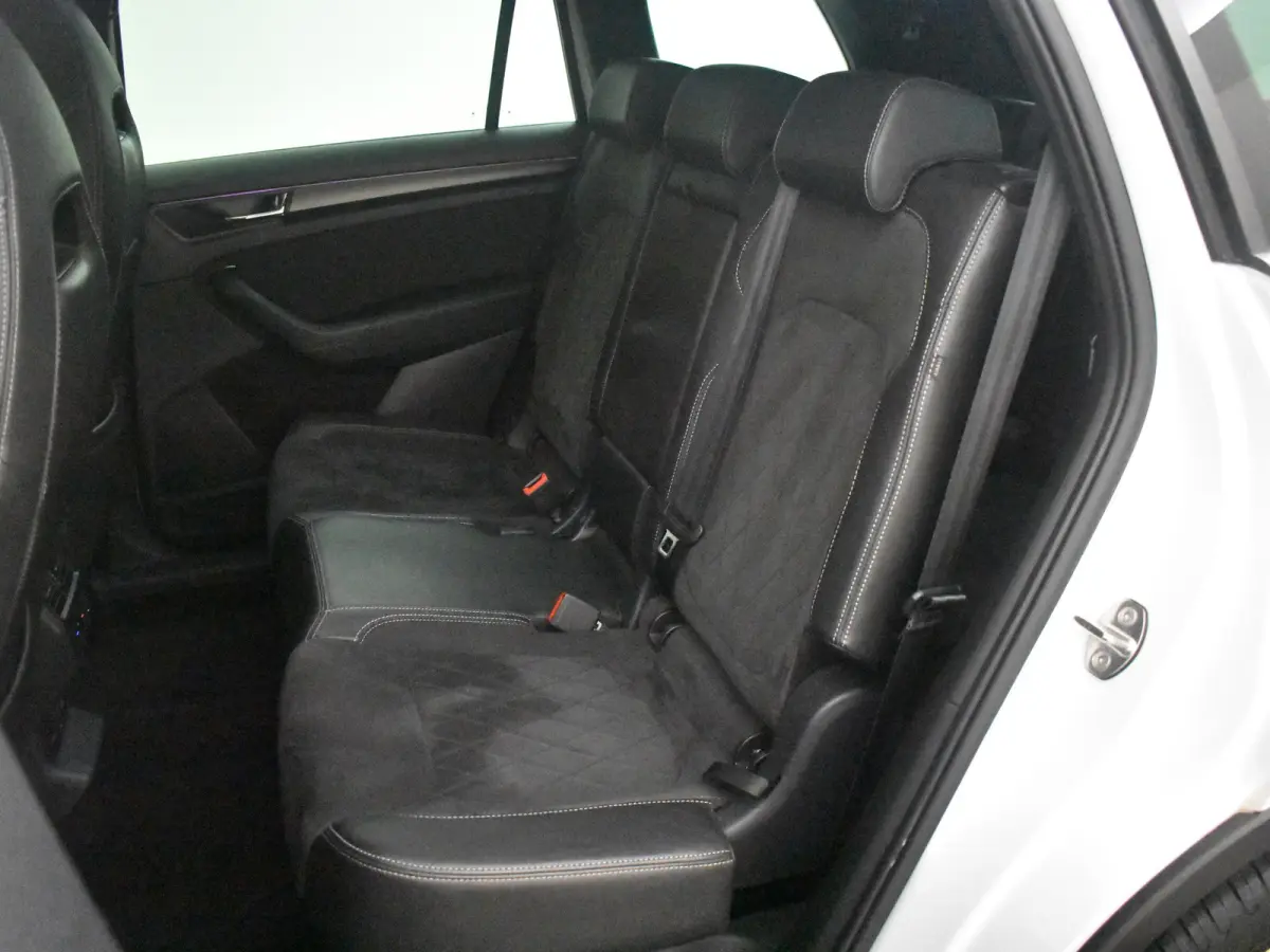 1.5 TSI Sportline Business 7p. l Canton Sound l Elekt. Stoel incl Memory l Side Assist l Elektr. Klep l Panoramadak l Alcantara l Navigatie l