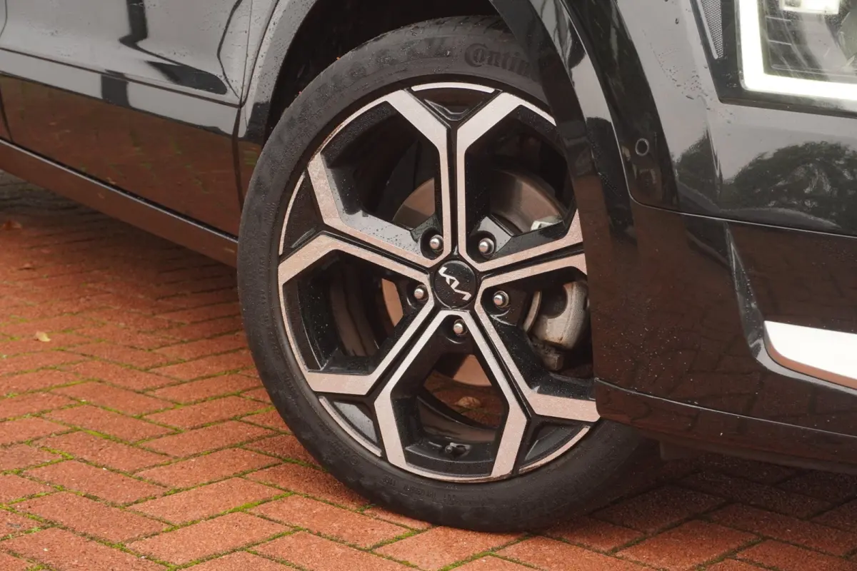 1.6 GDi Hybrid ExecutiveLine / H&K-Audio / Leder / Stoel&Stuurverw.verkoel. / HUD / Pano-Dak / ACC / 18" / = DEALER OND!!