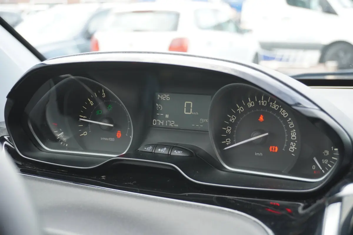 1.2 PureTech Like 5deurs | 74.000KM | Handgeschakeld | Elek. Pakket | Vol opties | Inruil mogelijk