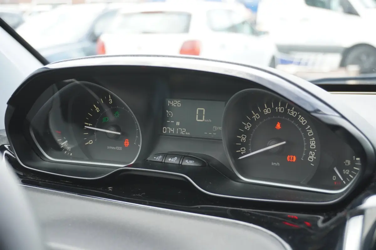 1.2 PureTech Like 5deurs | 74.000KM | CarPlay | Elek. Pakket | Vol opties | Inruil mogelijk
