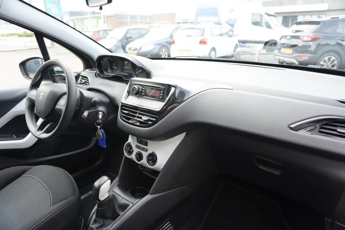 1.2 PureTech Like 5deurs | 74.000KM | Handgeschakeld | Elek. Pakket | Vol opties | Inruil mogelijk