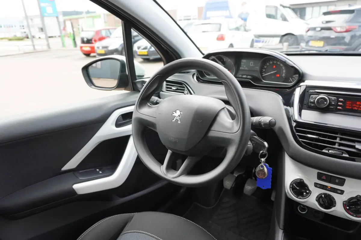 1.2 PureTech Like 5deurs | 74.000KM | Handgeschakeld | Elek. Pakket | Vol opties | Inruil mogelijk