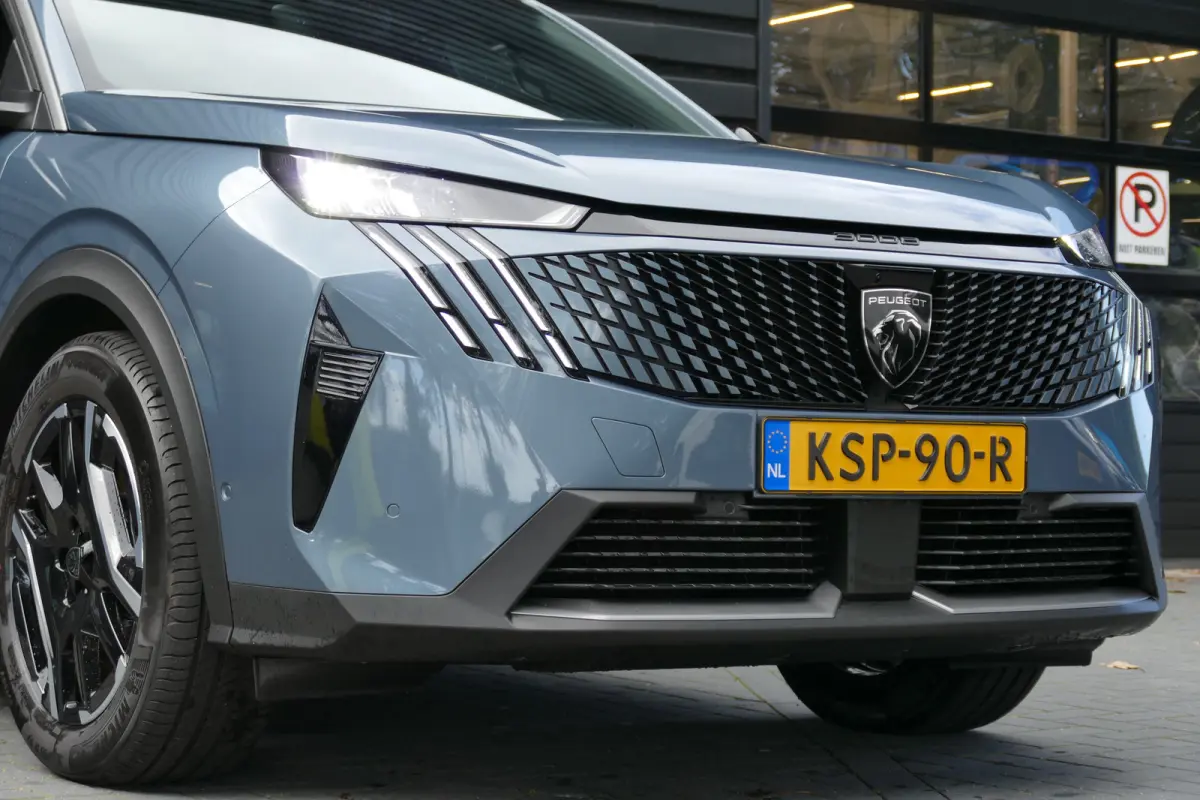 Allure | Elektrische parkeerrem | Extra getinte achterste zijruiten en achterruit