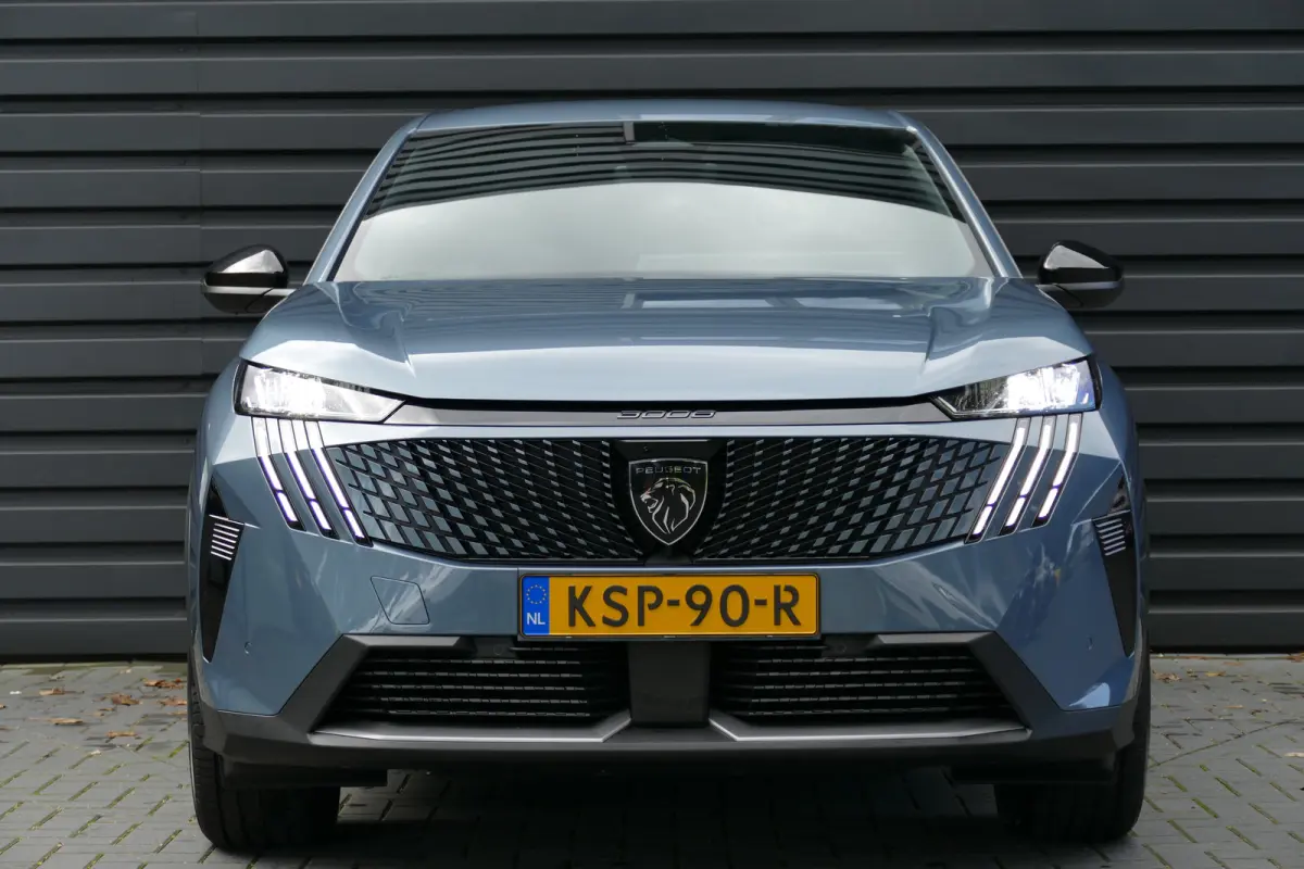 Allure | Elektrische parkeerrem | Extra getinte achterste zijruiten en achterruit