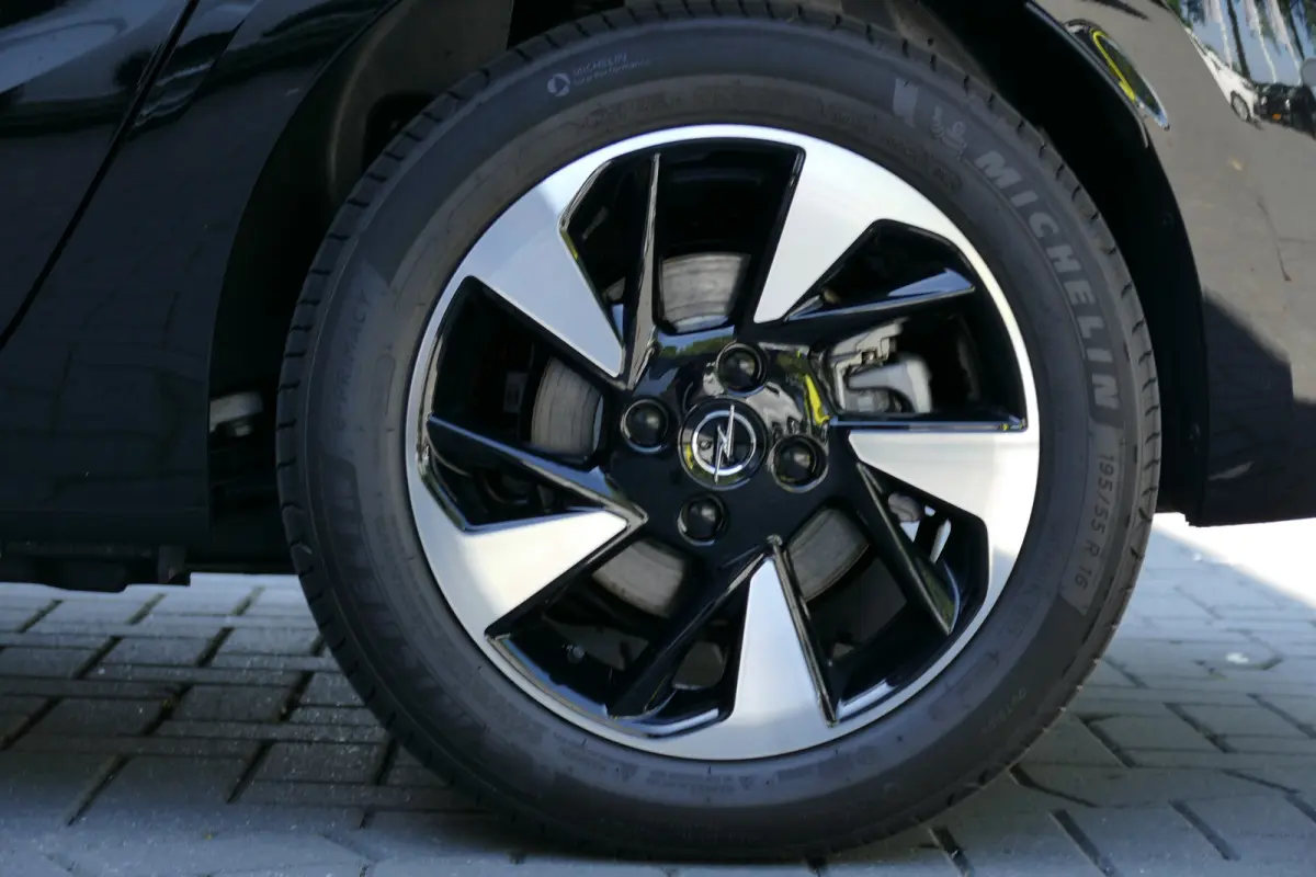 EV LONG RANGE 156PK 51KWH GS AUTOMAAT / CAMERA / STOEL-STUURVERWARMING / 8 JAAR GARANTIE / KEYLESS / FULL-LED / 16"LMV / NAVI / CLIMA / PDC / BLUETOOTH / CRUISECONTROL / 1E EIGENAAR / SCHITT