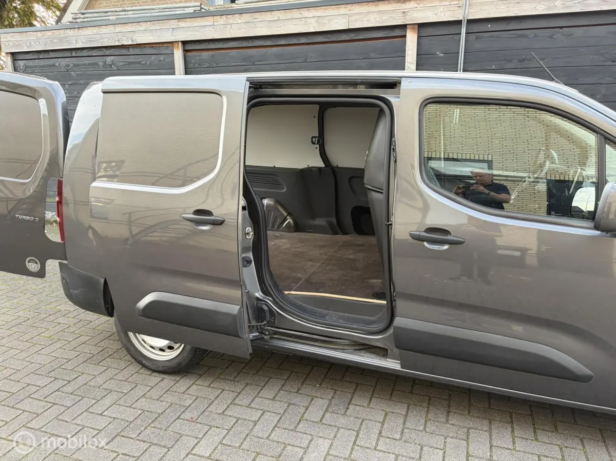 1.5D L2H1 Edition 9.950 ex btw / Lederen bekleding / clima / camera / fm nav