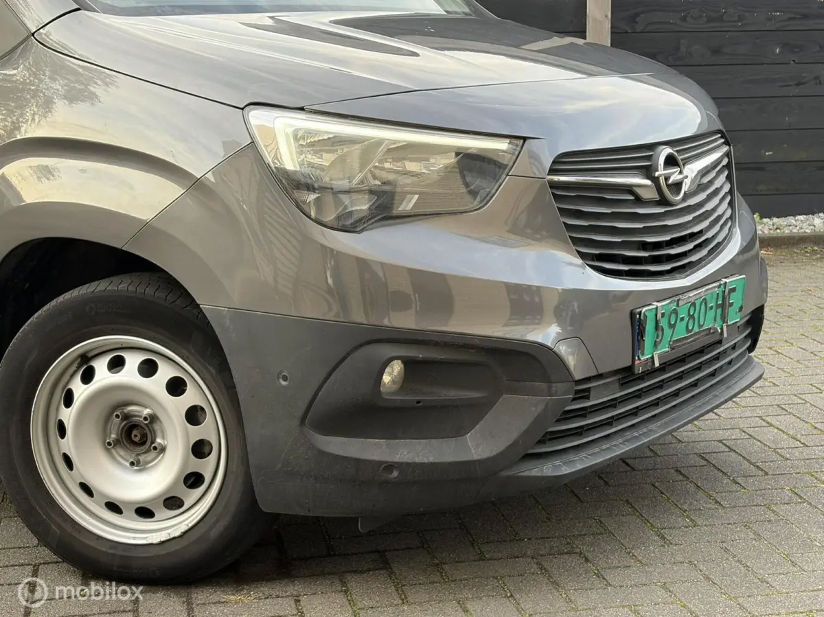 1.5D L2H1 Edition 9.950 ex btw / Lederen bekleding / clima / camera / fm nav