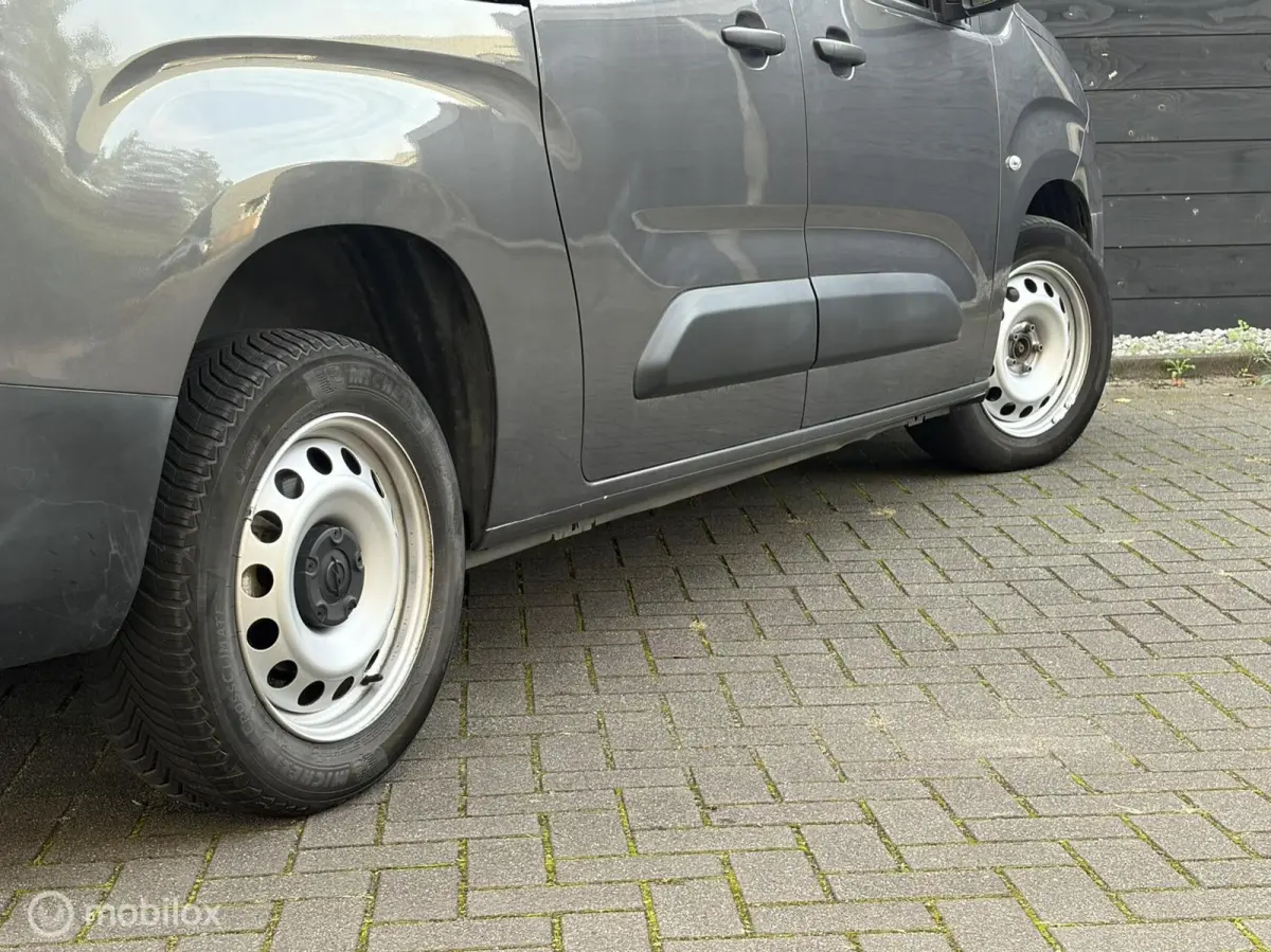 1.5D L2H1 Edition 9.950 ex btw / Lederen bekleding / clima / camera / fm nav